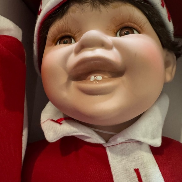 New Vintage Rare 21" Fantasy Collection Porcelain Indiana
Hoosiers Baby Doll COA - Picture 7 of 9